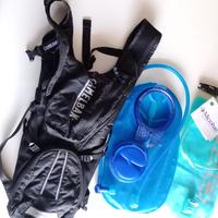 Zaino idrico Camelbak Rogue e due sacche da 2 L