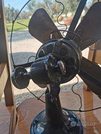 Ventilatore vintage d’epoca con struttura interame