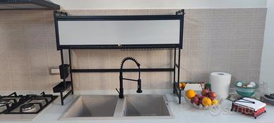 Scolapiatti moderno in lega resistente