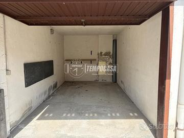 BOX AUTO DI 12MQ
