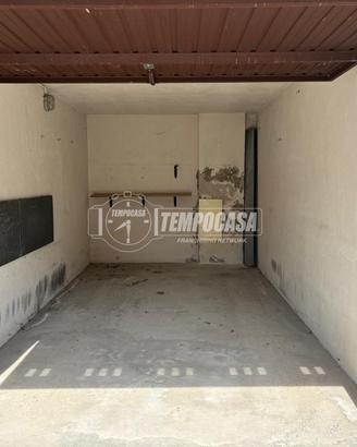 BOX AUTO DI 12MQ