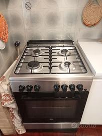 cucina Beko 4 fuochi con forno elettrico ventilato