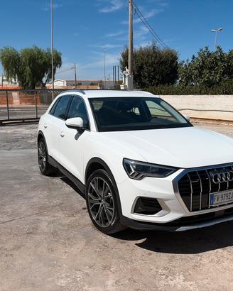 AUDI Q3 40 TDI quattro S tronic Business Advanced