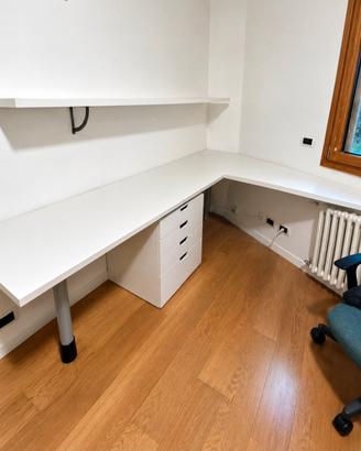 Scrivania in legno 