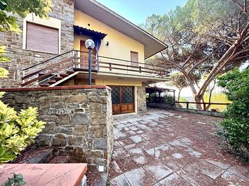 Villetta a pochi passi dal mare