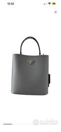 Prada panier media