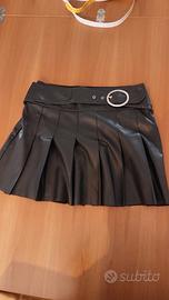 Gonna pelle con pieghe