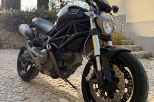 Ducati monster 696