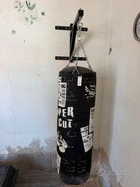 Sacco da Boxe completo di staffa