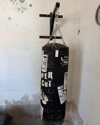 Sacco da Boxe completo di staffa
