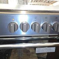 Cucina a gas con il forno elettrico