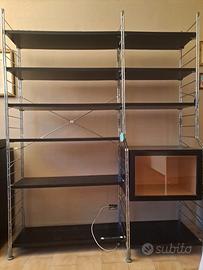 libreria con vetrinetta e mobile tv