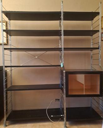 libreria con vetrinetta e mobile tv