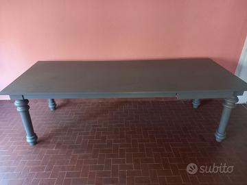 Tavolo design laccato opaco grigio e doghe fisse