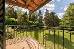 Rustico / Casale di 461 m² con più di 5 locali e b