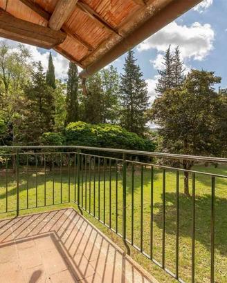 Rustico / Casale di 461 m² con più di 5 locali e b
