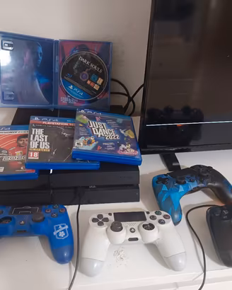 PlayStation 4 con 4 telecomando 