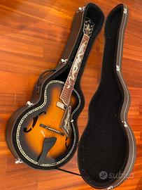 Chitarra Archtop con custodia rigida.