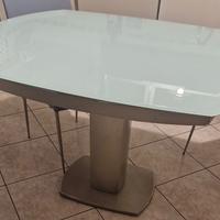 Tavolo di vetro