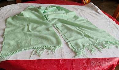 Stola verde acqua in tessuto leggero