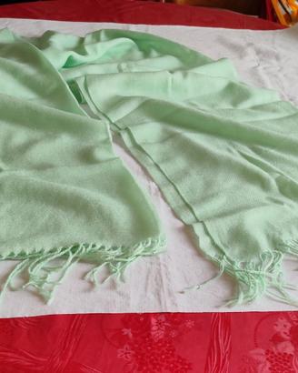 Stola verde acqua in tessuto leggero
