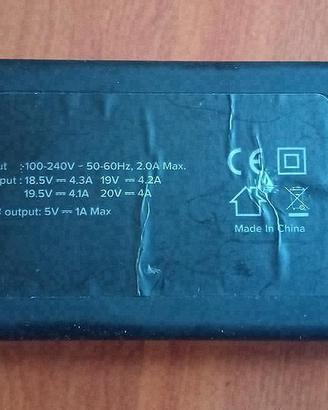 Alimentatore laptop Tucano Eng con presa USB