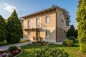 VILLA ECLUSIVA NEL CENTRO DI CAMPOGALLIANO