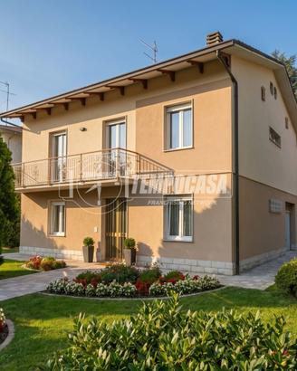 VILLA ECLUSIVA NEL CENTRO DI CAMPOGALLIANO
