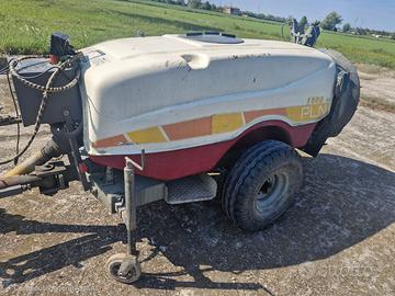 Atomizzatore 1000 lt con timone sterzante