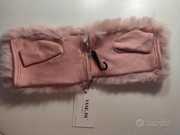 Guanti nuovi con cartellino 