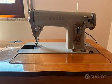 Macchina da cucire modello SINGER