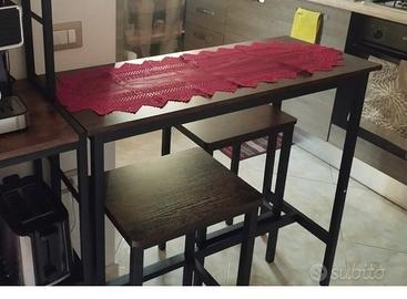 tavolo e 2 sgabelli