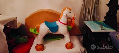 Cavallo a dondolo Chicco