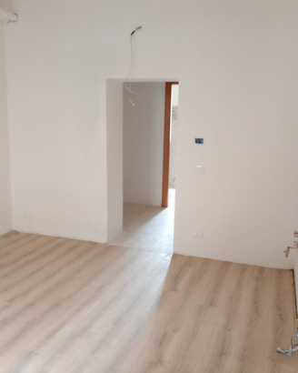 Appena ristrutturato grande monolocale vicino Svi