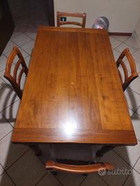 Tavolo in legno da interno