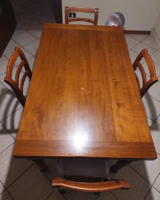 Tavolo in legno da interno