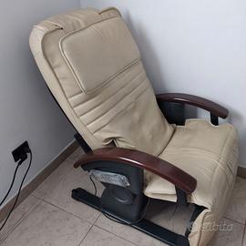 poltrona massaggiante con telecomando.