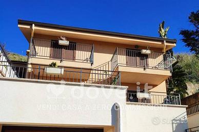 Villa di 170 m² con 5 locali e box auto a Monreale