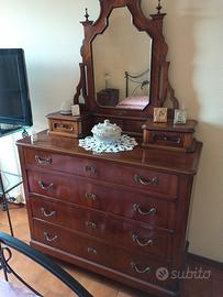 Cassettone e specchiera