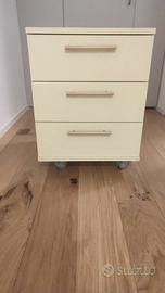 Cassettiera color giallo chiaro