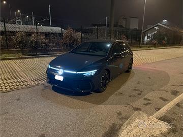 Volkswagen Golf 8.5 R-Line Plus etsi 150 cv