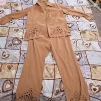 Completo OVS beige con dettagli traforati