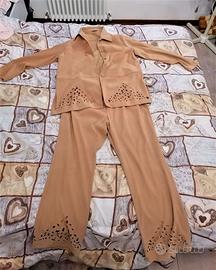 Completo OVS beige con dettagli traforati