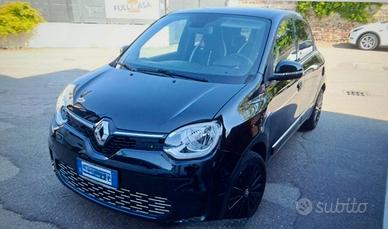 Renault Twingo E-TECH electric urban night