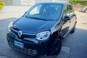 Renault Twingo E-TECH electric urban night