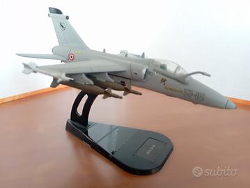 modellino aereo militare scala 1:100