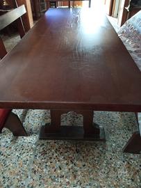 tavolo in legno massiccio 