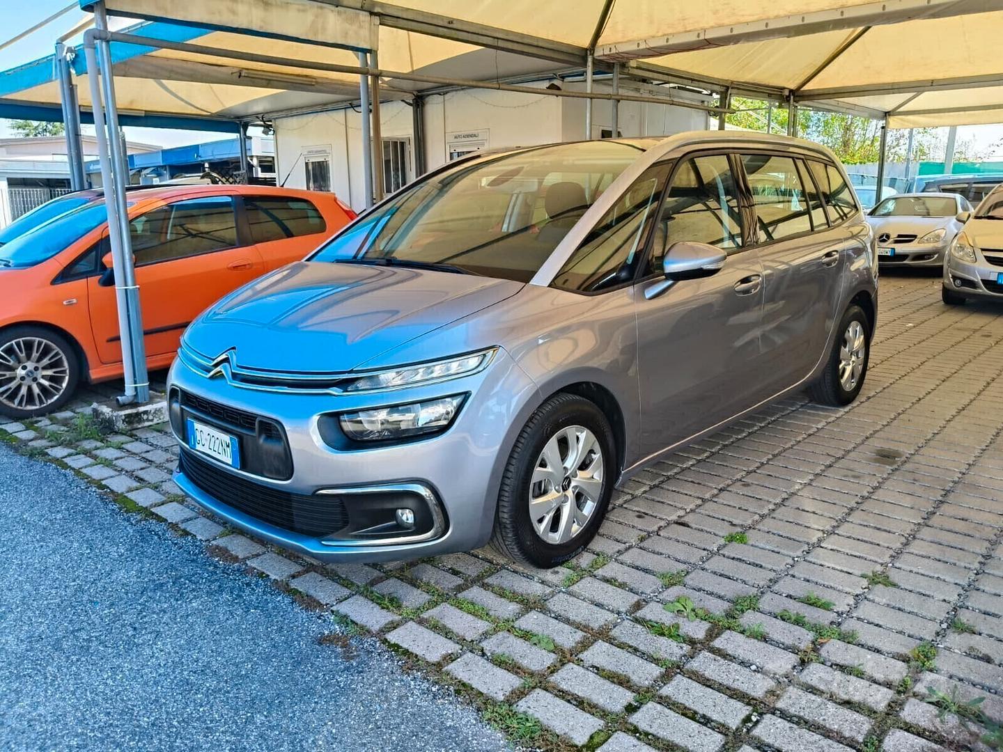Citroen Grand C4 SpaceTour.