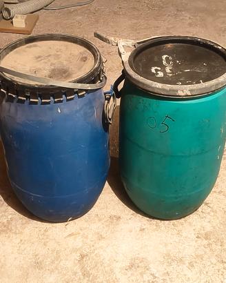2 Bidoni in plastica circa 50 litri