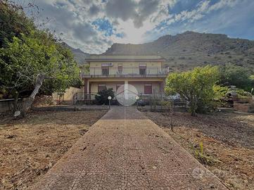 VILLA SINGOLA A CARINI